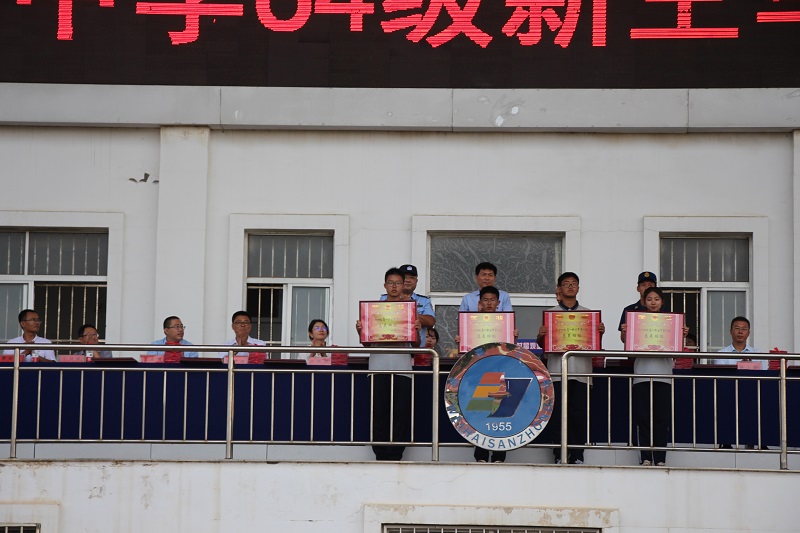 軍訓表彰優(yōu)秀集體1.JPG