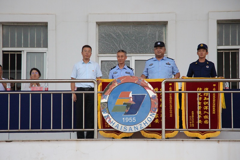 為共建單位贈送錦旗2.JPG