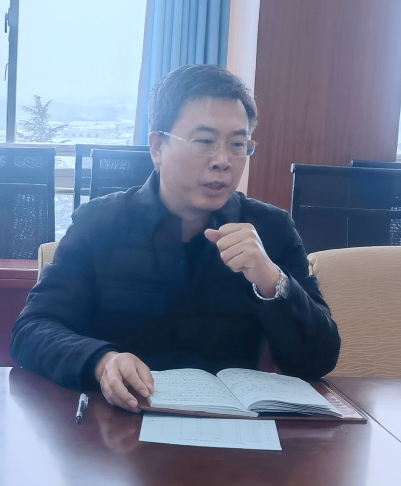 張校長發(fā)言照.jpg